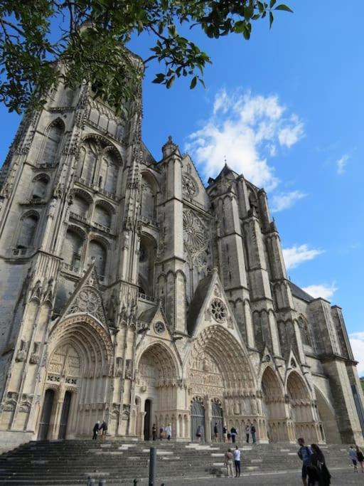 First Lägenhet Bourges Exteriör bild